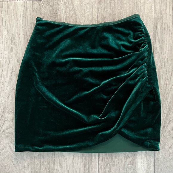 Lovers and Friends Paris Velvet mini skirt Emerald Green Small - Picture 3 of 6